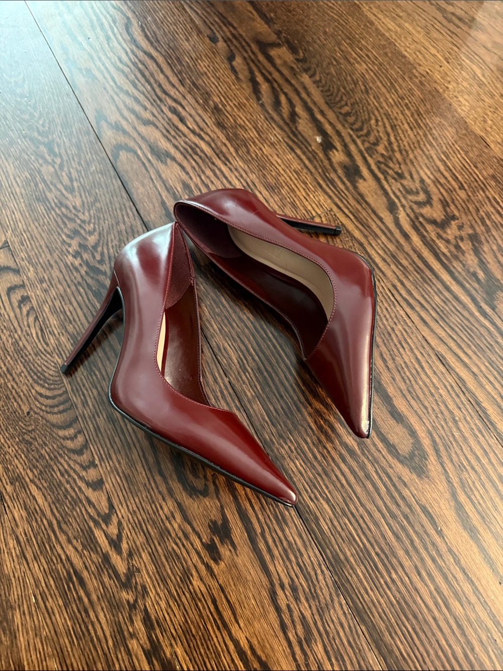 Steve Madden Pointed Toe Pumps in Burgundy - Picture 2 of 3